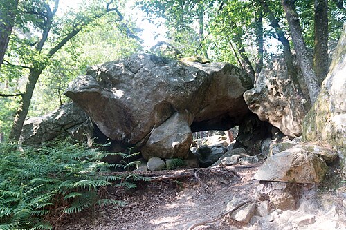 Grotte des Montussiennes