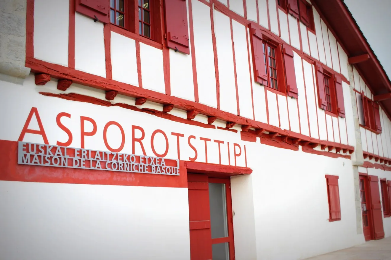 Maison de la Corniche basque (Asporotsttipi)
