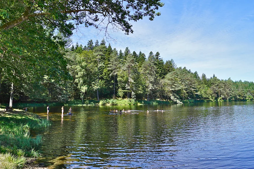Lieu de baignade près de la Roche-Canillac